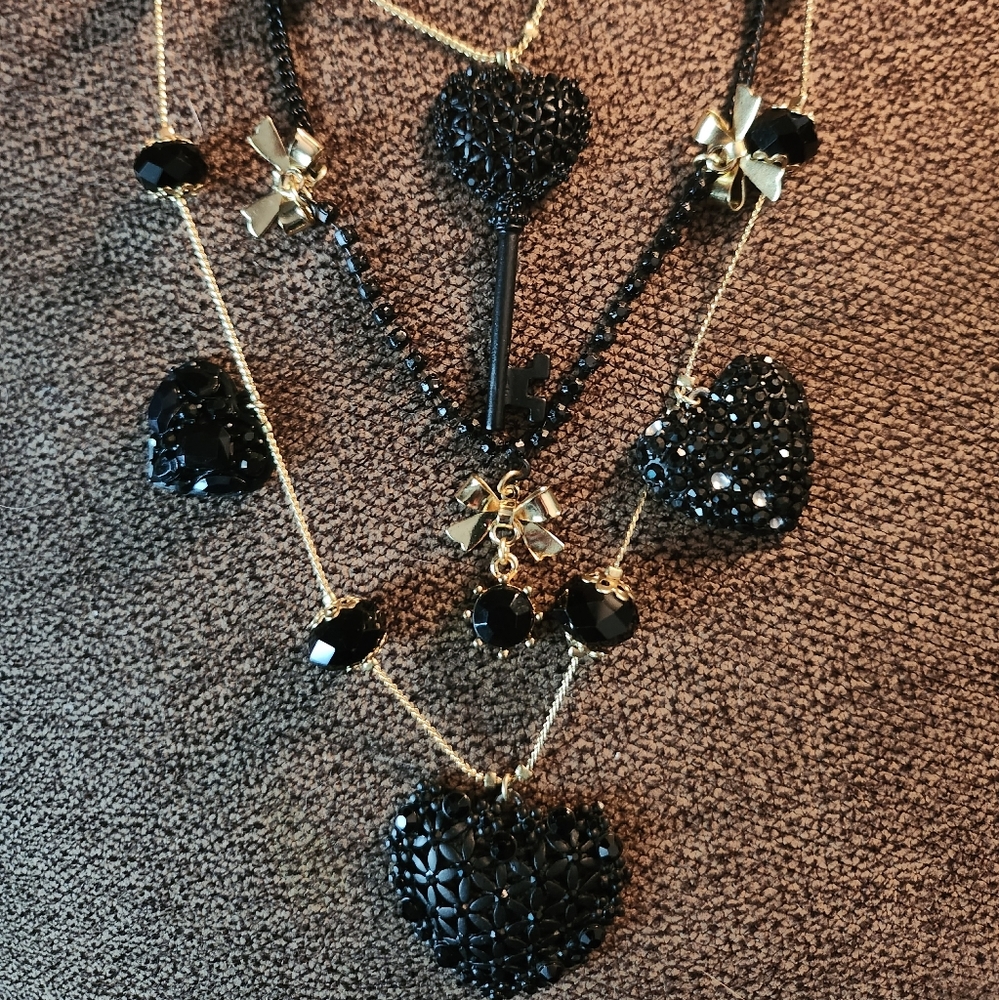Betsey Johnson layered woven heart necklace black/gold NWT